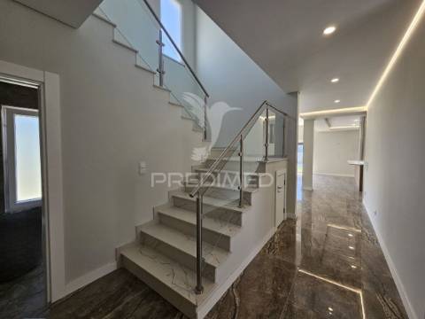 Moradia isolada t5, c/piscina e garagem, brejoeira - azeitão