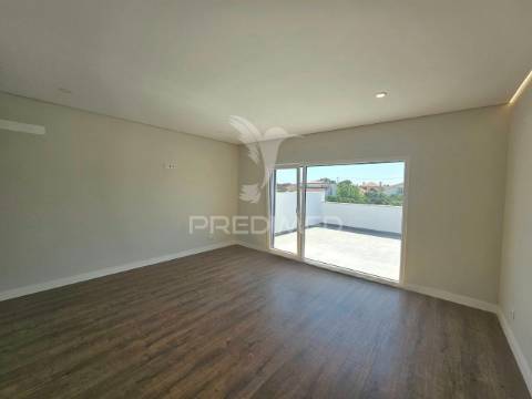 Moradia isolada t5, c/piscina e garagem, brejoeira - azeitão