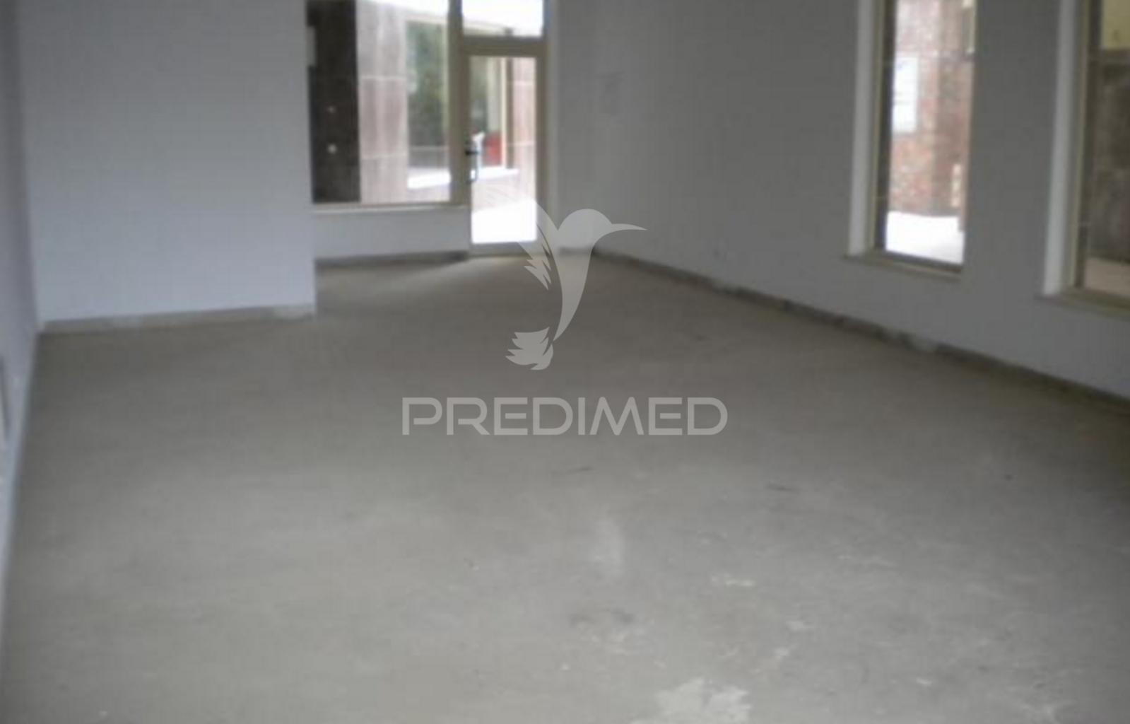 Loja com 91m2, excelente localização, em ferragudo