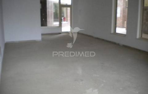 Loja com 91m2, excelente localização, em ferragudo