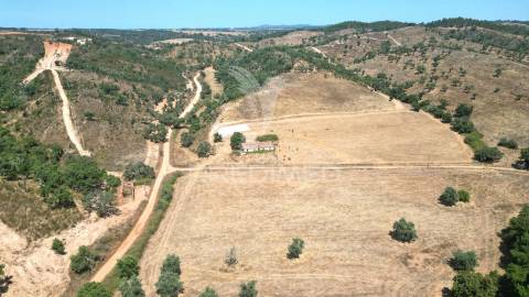Herdade com 36,9000 ha a 3 km do pego das pias