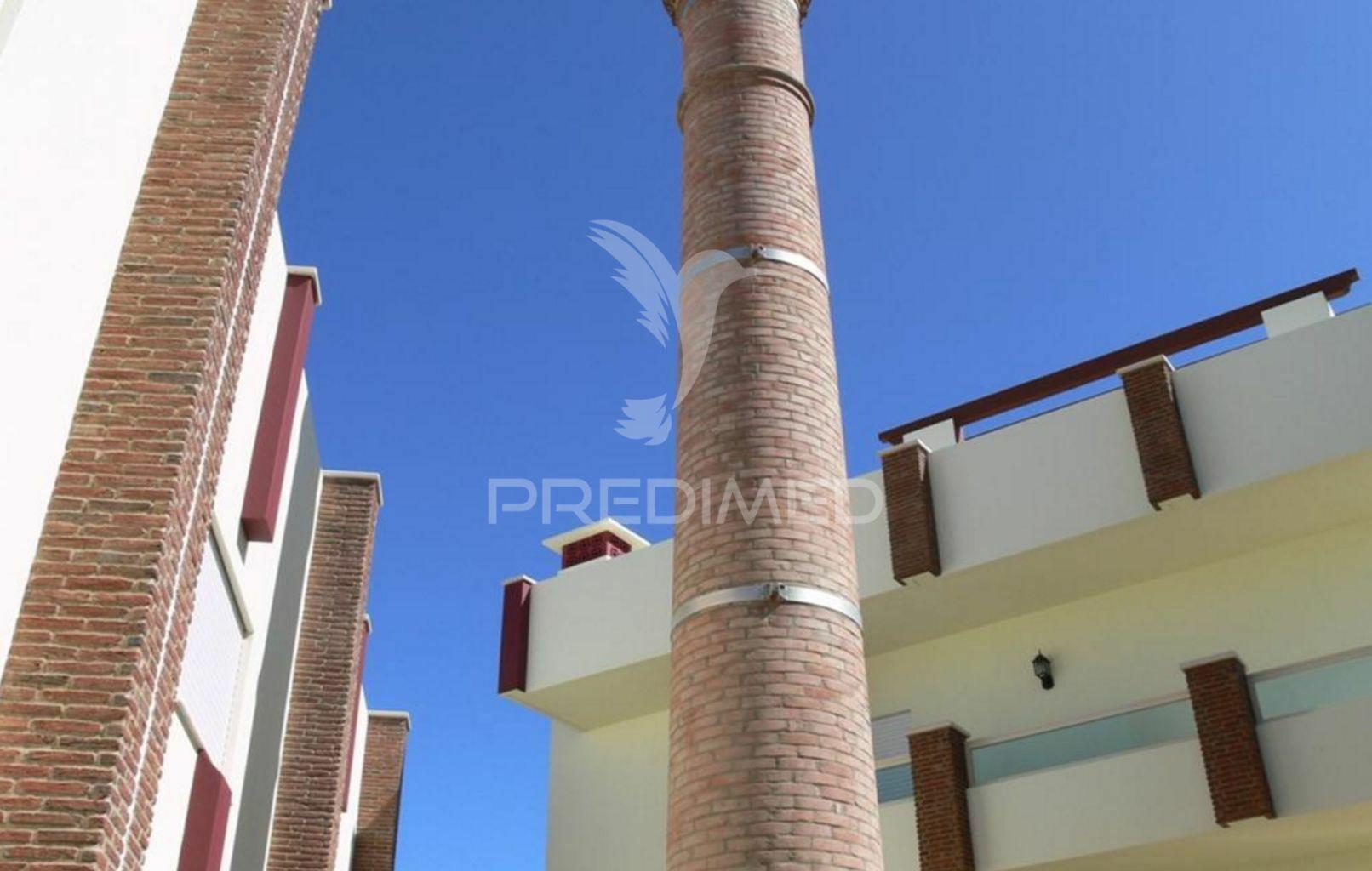 Loja com 60m2, excelente localização, em ferragudo