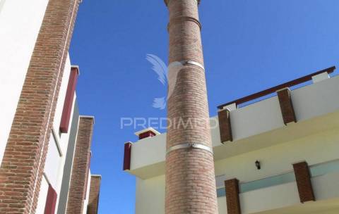 Loja com 60m2, excelente localização, em ferragudo