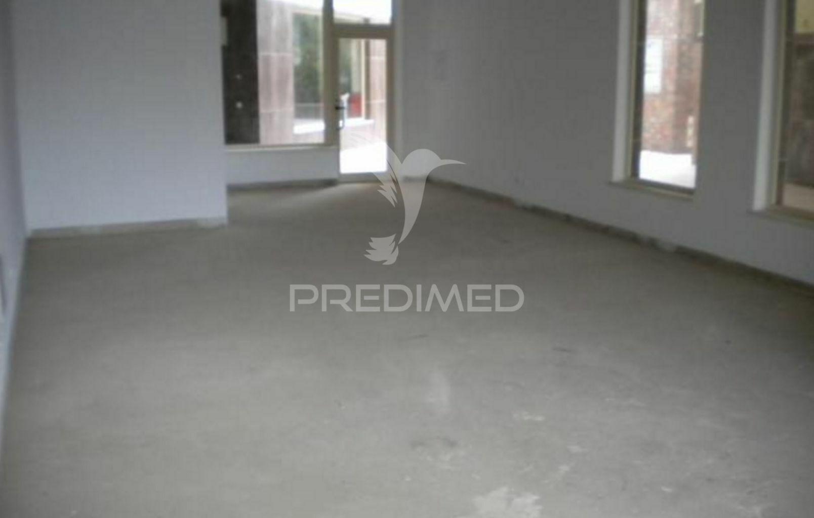 Loja com 60m2, excelente localização, em ferragudo