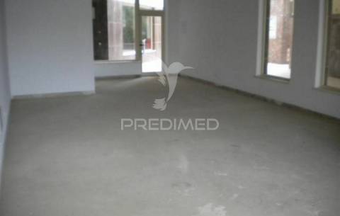 Loja com 60m2, excelente localização, em ferragudo