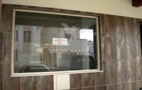 Loja com 60m2, excelente localização, em ferragudo