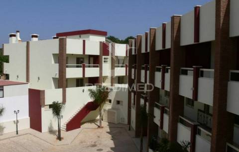 Loja com 60m2, excelente localização, em ferragudo