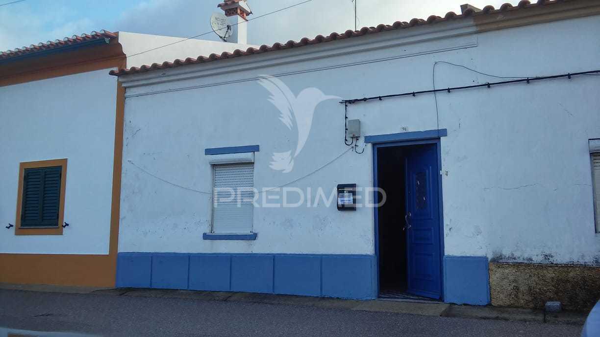 Casa antiga em comenda