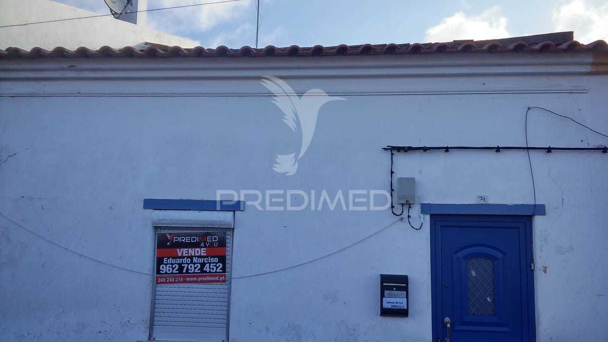 Casa antiga em comenda