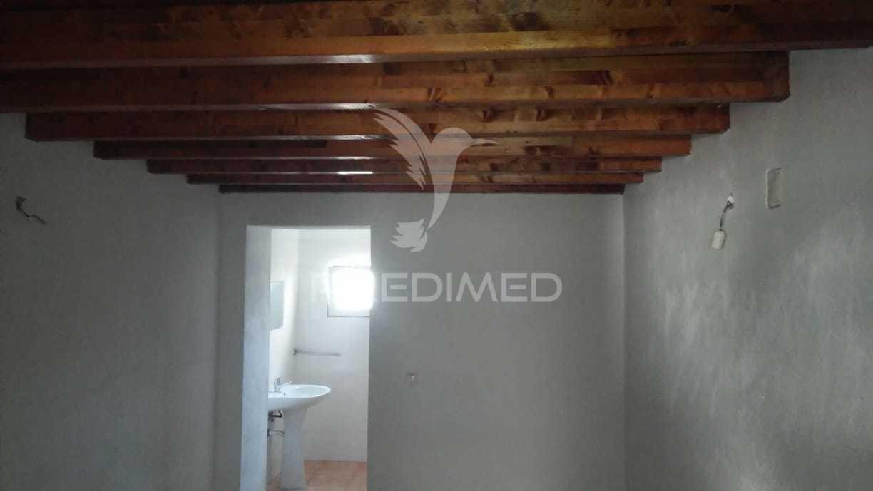 Casa antiga em comenda