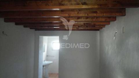Casa antiga em comenda