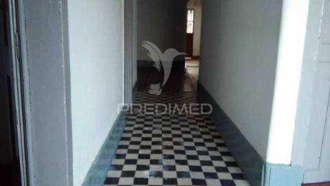 Casa antiga em comenda