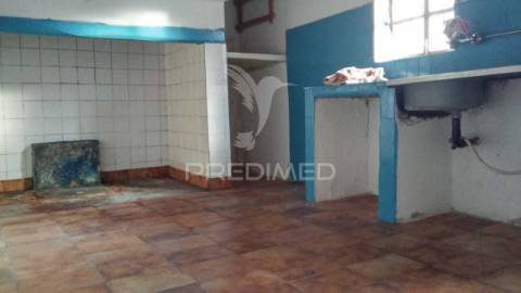 Casa antiga em comenda