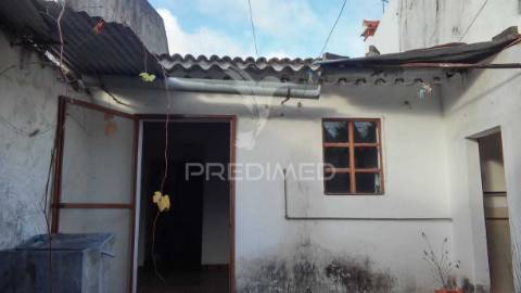 Casa antiga em comenda