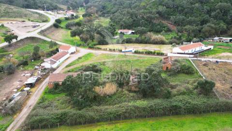 Quintinha com 3 ruínas a 20 km da praia da zambujeira