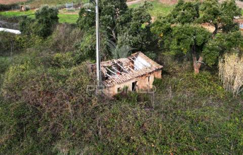Quintinha com 3 ruínas a 20 km da praia da zambujeira