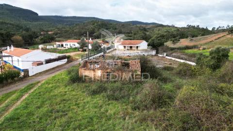 Quintinha com 3 ruínas a 20 km da praia da zambujeira