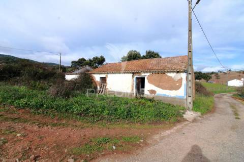 Quintinha com 3 ruínas a 20 km da praia da zambujeira