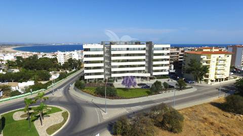 Apartamento t2 luxo, condomínio fechado, em lagos 