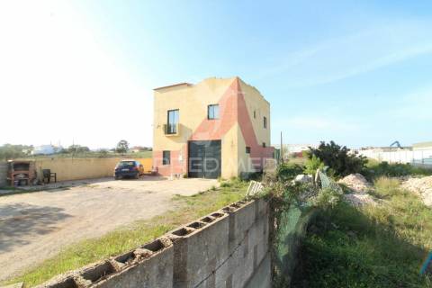 Armazém e habitação com 2500 m2 de terreno - algoz