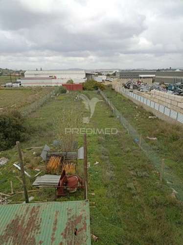 Armazém e habitação com 2500 m2 de terreno - algoz