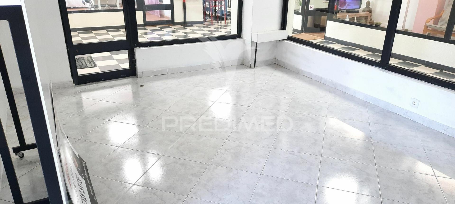 Corroios (vale milhacos) loja comercial 42m2
