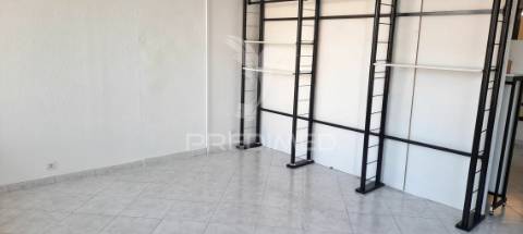 Corroios (vale milhacos) loja comercial 42m2