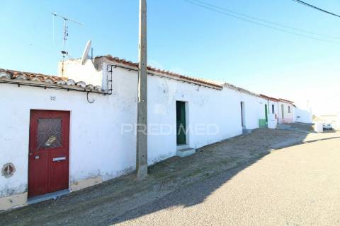 Casinha típica na aldeia alentejana de pias -serpa