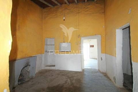 Casinha típica na aldeia alentejana de pias -serpa