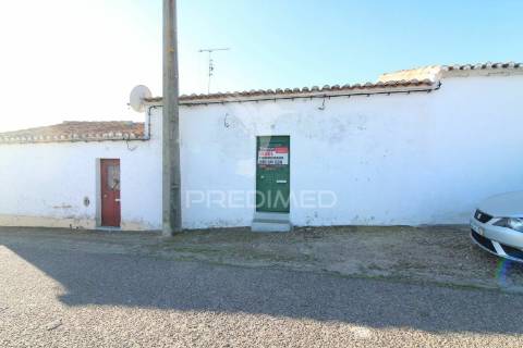 Casinha típica na aldeia alentejana de pias -serpa