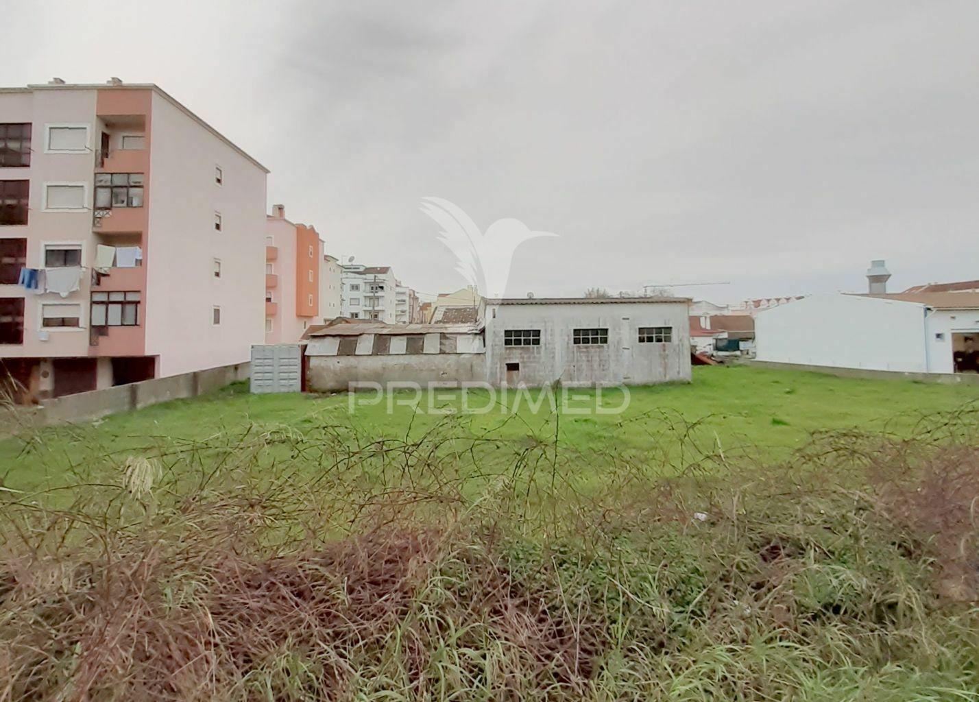 Terreno com viabilidade para 25 fogos