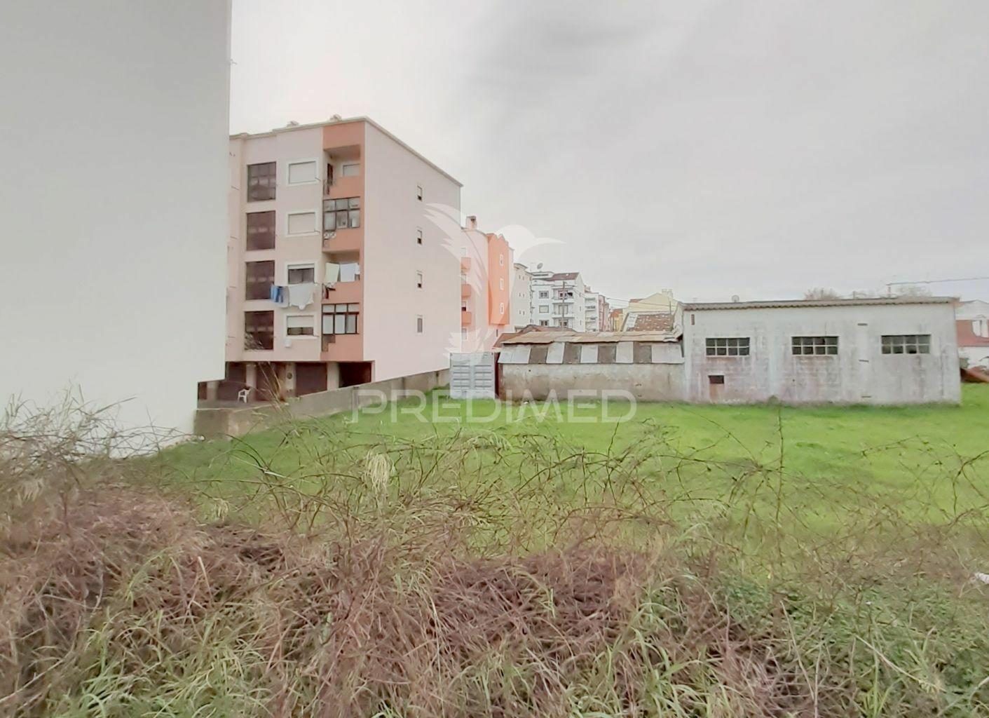 Terreno com viabilidade para 25 fogos