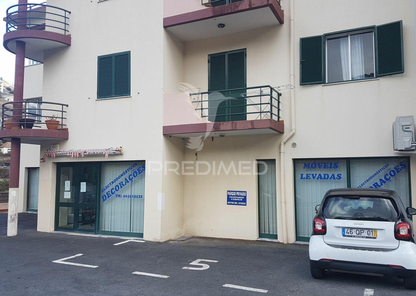 Loja com 355m2 para comercio no caniço