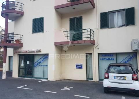 Loja com 355m2 para comercio no caniço