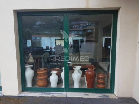 Loja com 355m2 para comercio no caniço