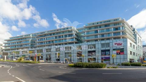 Apartamento t4 no coração do funchal, centro comercial la-vie.