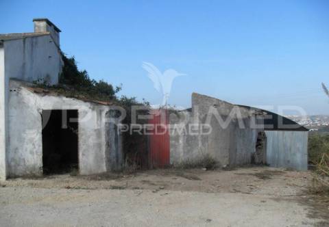Montoito. casa rústica para recuperar junto à praia