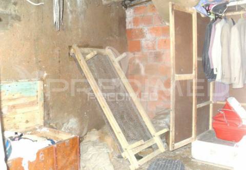 Montoito. casa rústica para recuperar junto à praia