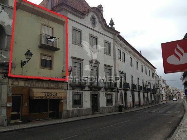 Prédio para recuperar em ponte de sor