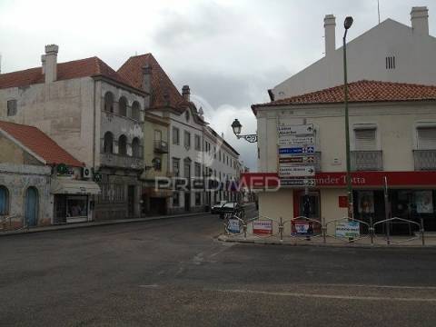 Prédio para recuperar em ponte de sor