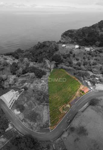 Terreno urbanizável com 3.560m2 - santana - ilha da madeira