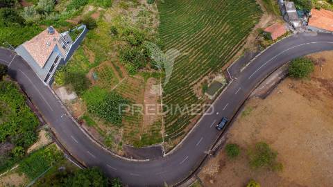 Terreno urbanizável com 3.560m2 - santana - ilha da madeira