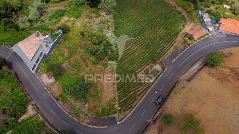 Terreno urbanizável com 3.560m2 - santana - ilha da madeira