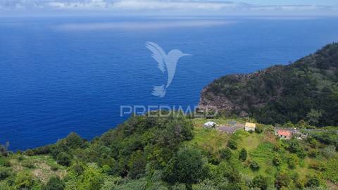 Terreno urbanizável com 3.560m2 - santana - ilha da madeira