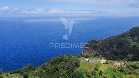 Terreno urbanizável com 3.560m2 - santana - ilha da madeira