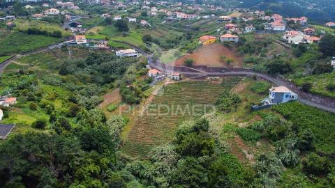Terreno urbanizável com 3.560m2 - santana - ilha da madeira