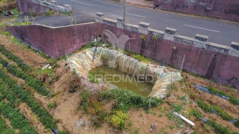 Terreno urbanizável com 3.560m2 - santana - ilha da madeira