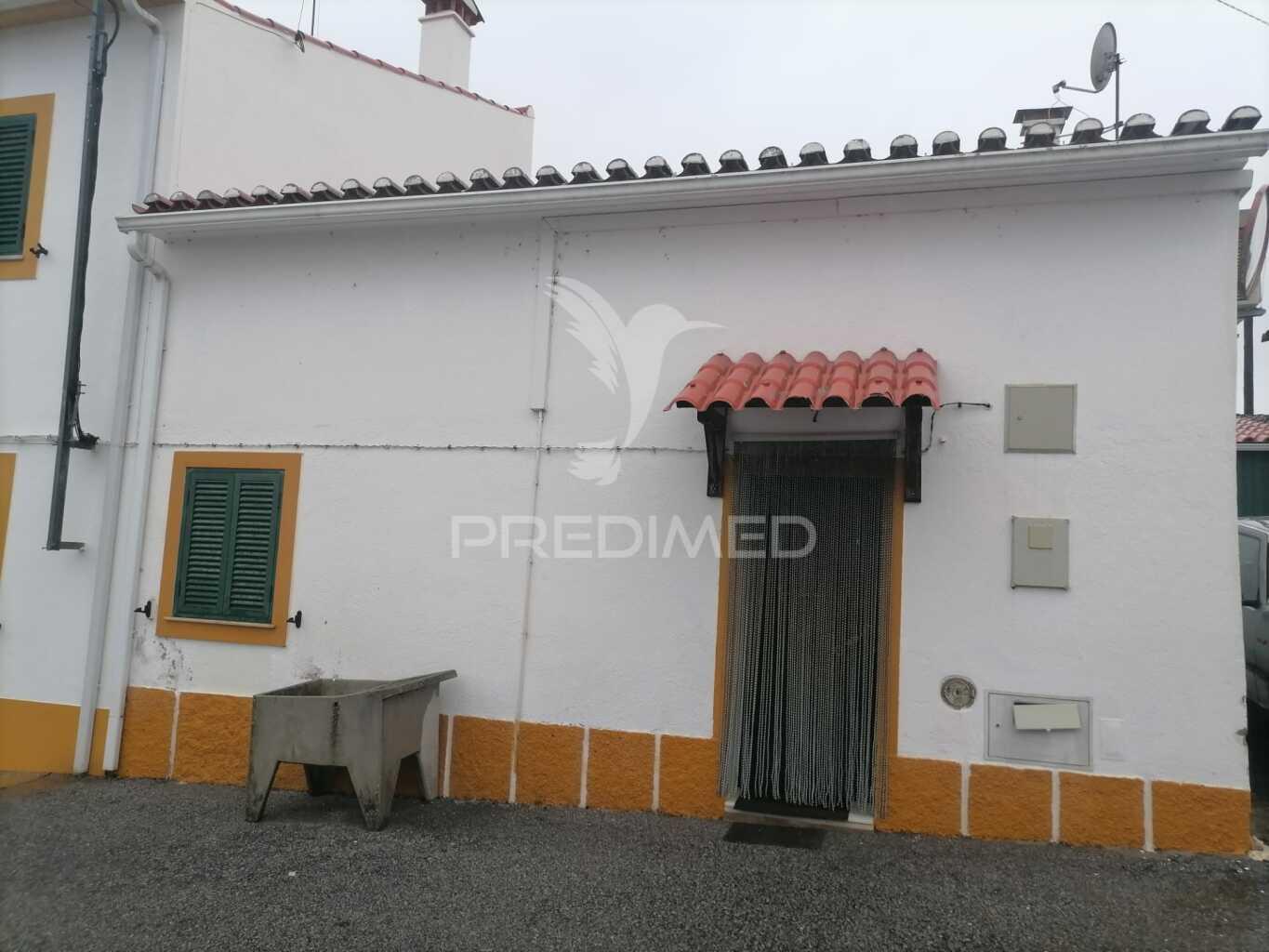 Casa pronta a habitar na aldeia de alagoa