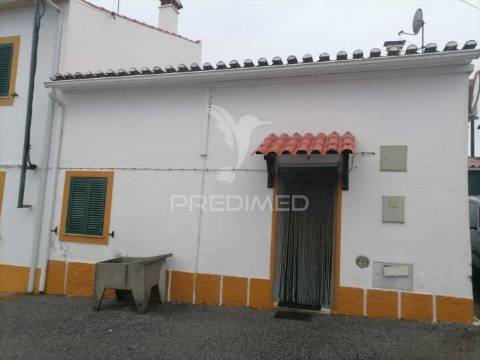 Casa pronta a habitar na aldeia de alagoa