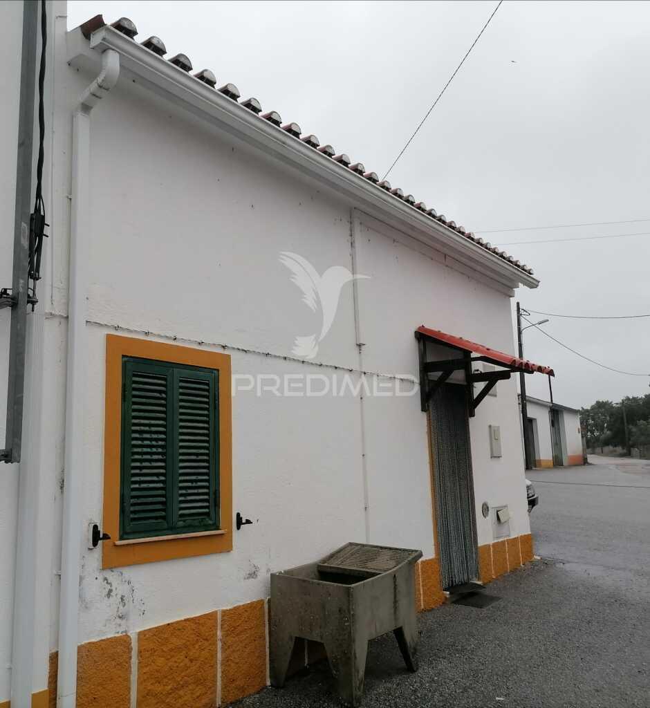 Casa pronta a habitar na aldeia de alagoa